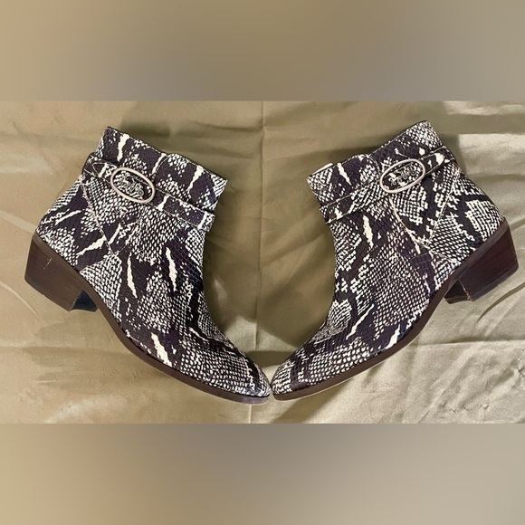 Coach Women’s Dylan Horse-And-Carriage Leather Booties Size 7.5  EUC - Picture 2 of 6